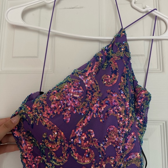 NEVER WORN NEW WITH TAGS PROM DRESS - Picture 6 of 7